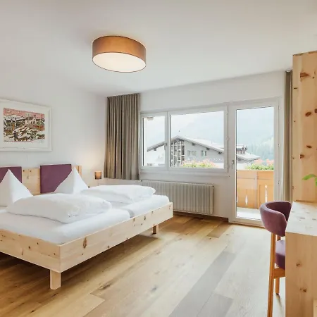 Hotel Kruezli Sedrun