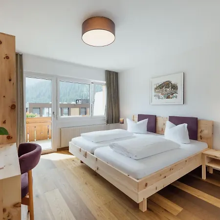 Hotel Kruezli Sedrun