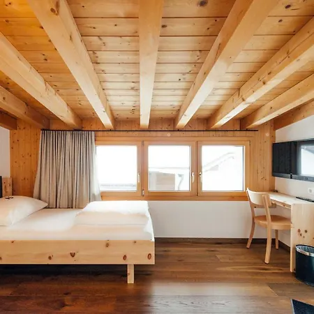 Hotel Kruezli Sedrun